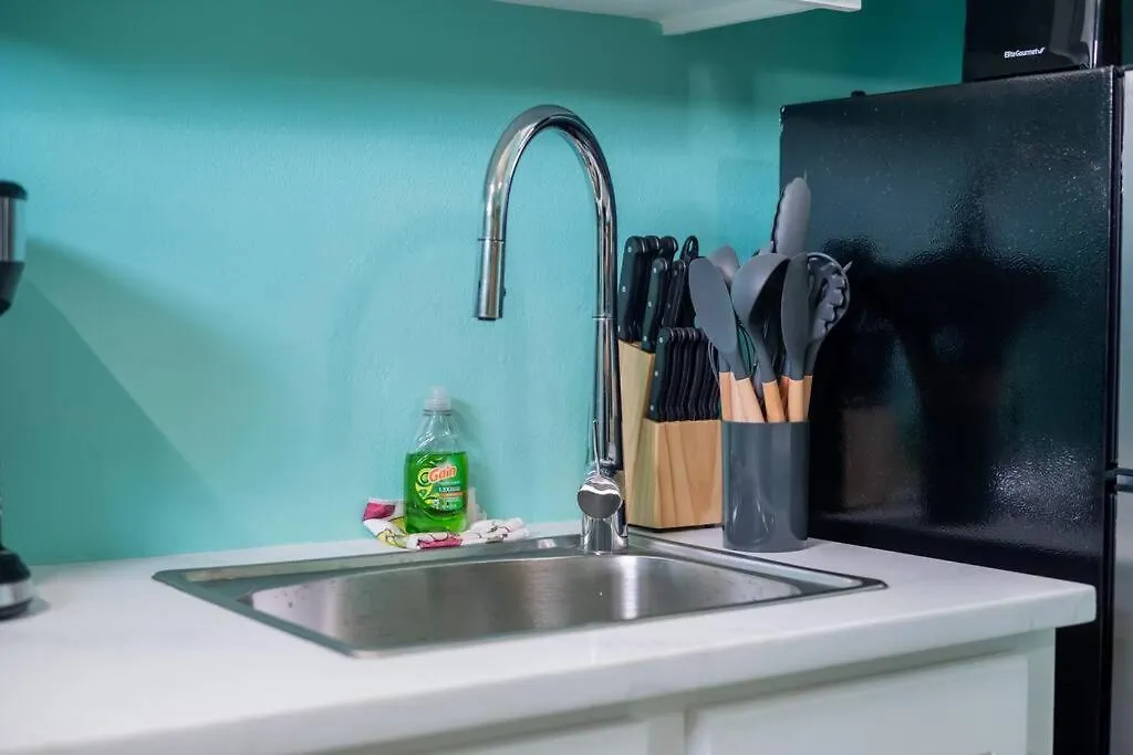J & B Studio Apartment St. John's