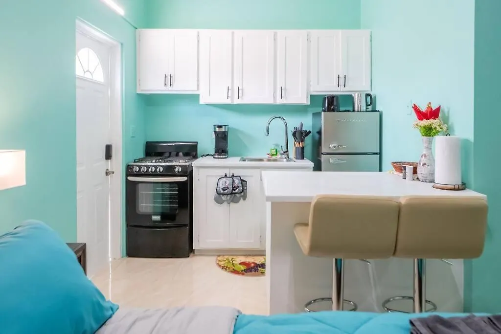 J & B Studio Apartment St. John's