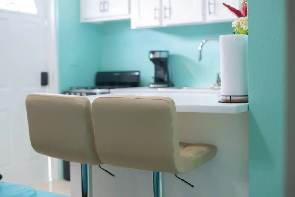 J & B Studio Apartment St. John's